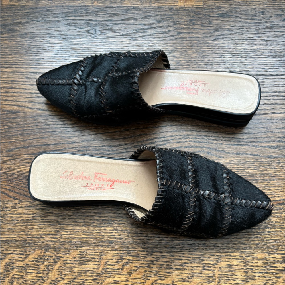 Salvatore Ferragamo Cow Hide Slide-On Loafer Mules in Black. Size 9.5. - Picture 2 of 5